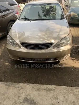 Toyota Camry 2.4 XLE 2005 Gold