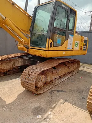 Komatsu PC220 - 8