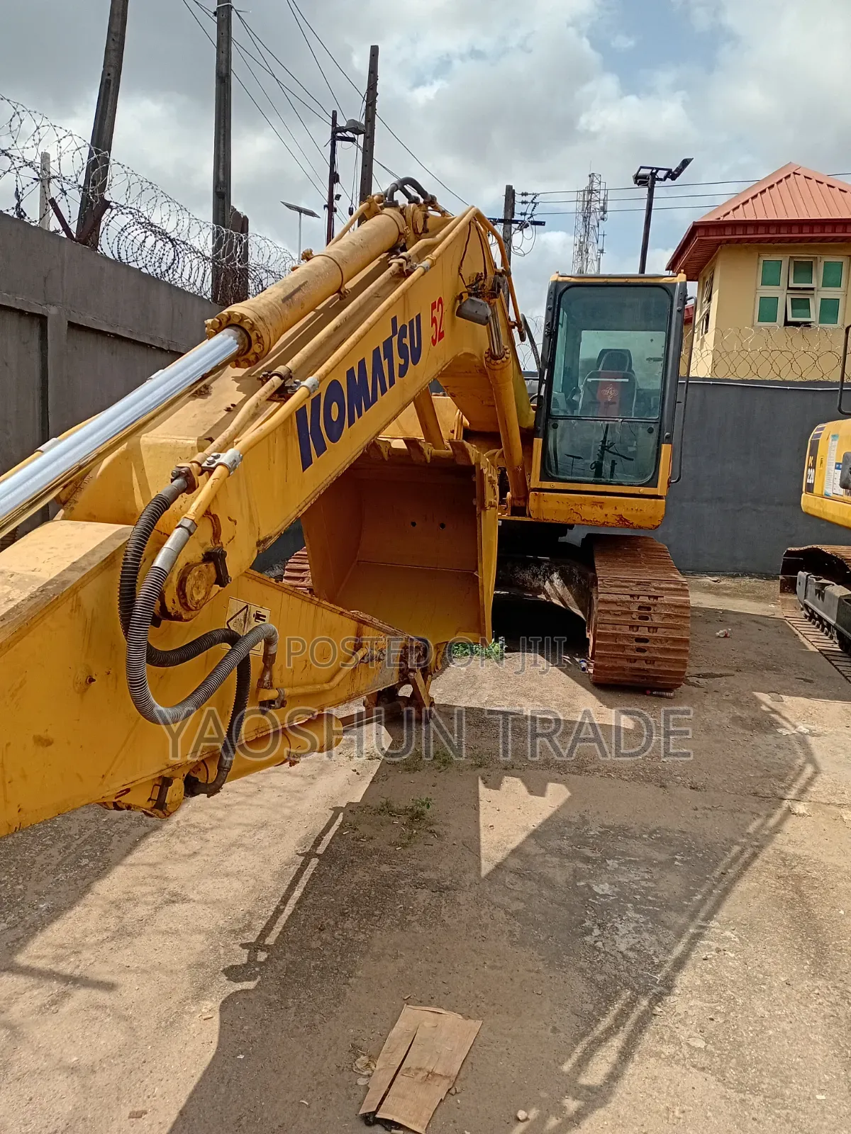 Komatsu PC220 - 8