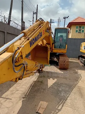 Komatsu PC220 - 8