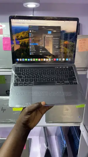 New Laptop Apple MacBook Pro 2020 8GB Intel Core i5 SSD 256GB