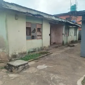 6bdrm Bungalow in Agbado for sale