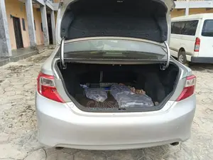 Toyota Camry XLE V6 4dr Sedan (3.5L 6cyl 6A) 2012 Gray