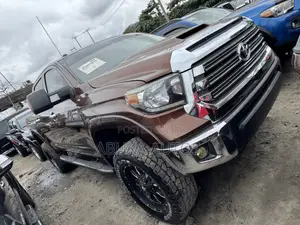 Toyota Tundra 2017 Brown