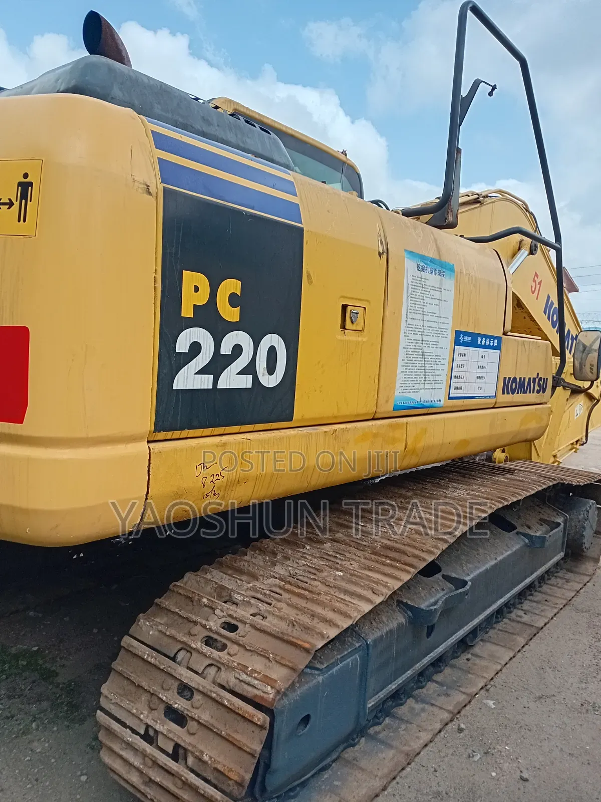 Komatsu PC220 - 8