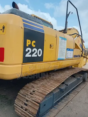 Komatsu PC220 - 8