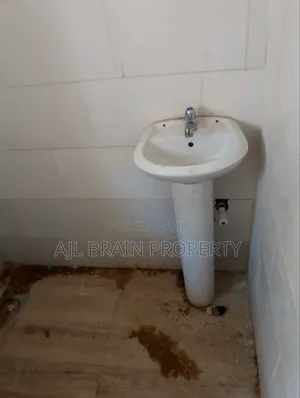 1bdrm Block of Flats in News Engineering for rent