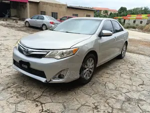 Toyota Camry XLE V6 4dr Sedan (3.5L 6cyl 6A) 2012 Gray