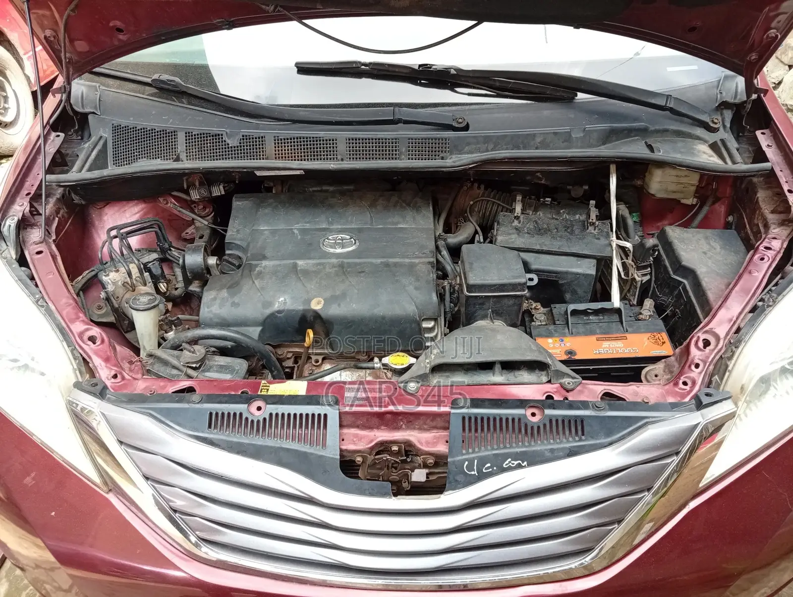 Toyota Sienna 2011 Red
