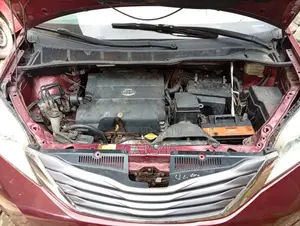 Toyota Sienna 2011 Red