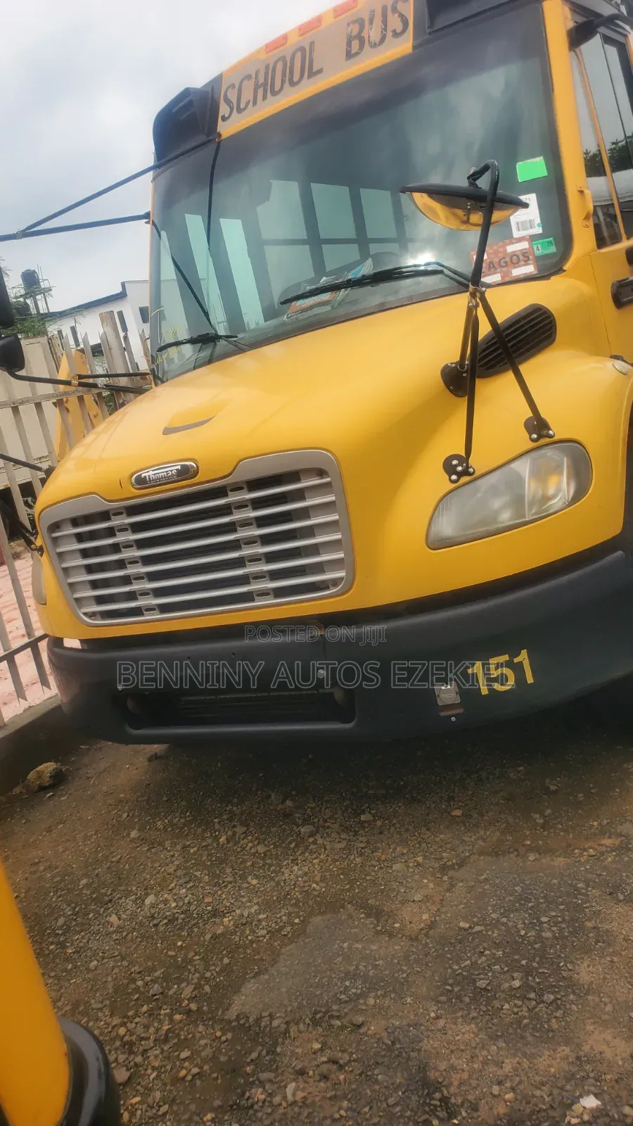 Bus 2015 Yellow