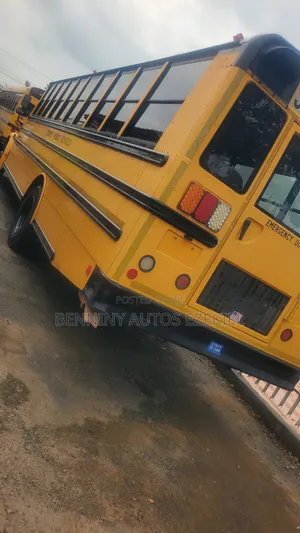 Bus 2015 Yellow