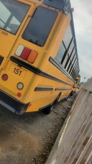 Bus 2015 Yellow