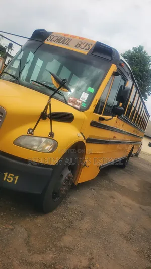 Bus 2015 Yellow