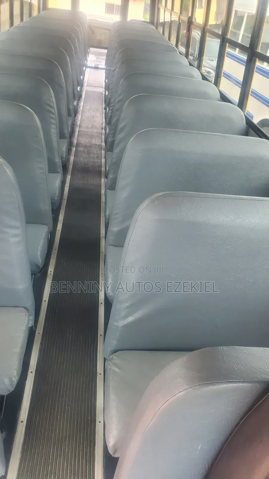 Bus 2015 Yellow