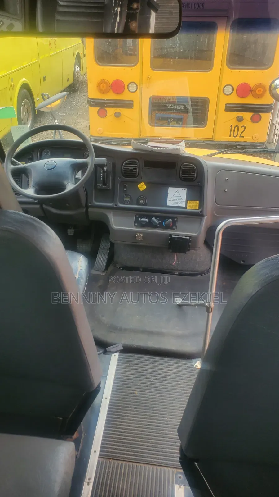 Bus 2015 Yellow