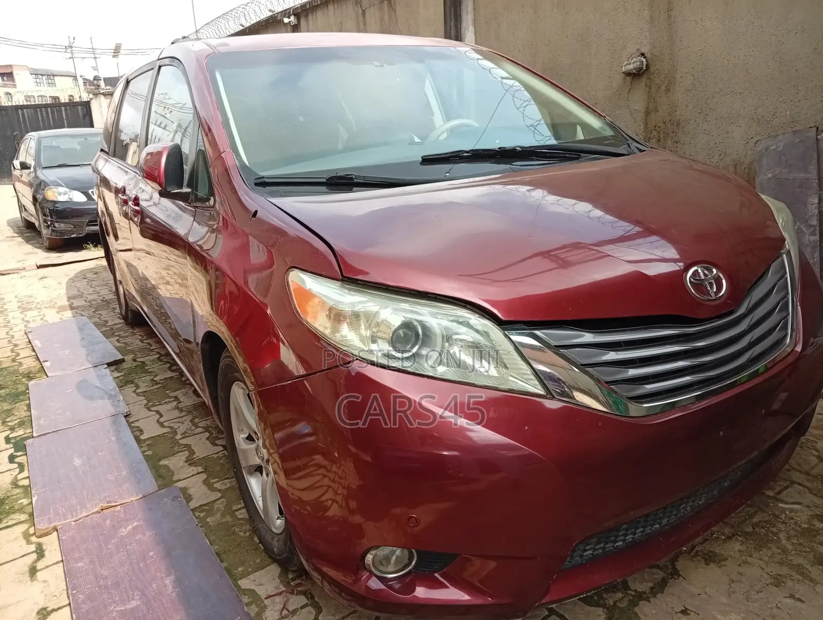 Toyota Sienna 2011 Red