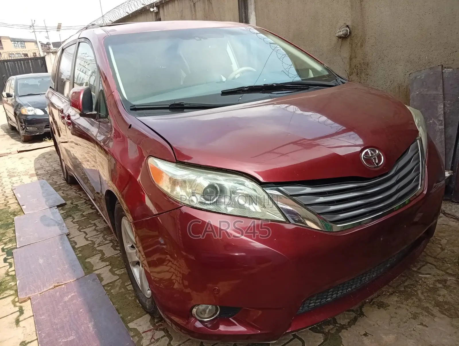 Toyota Sienna 2011 Red