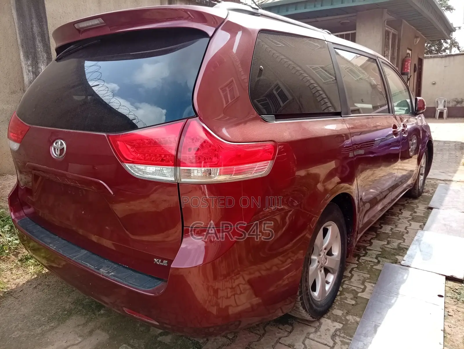 Toyota Sienna 2011 Red