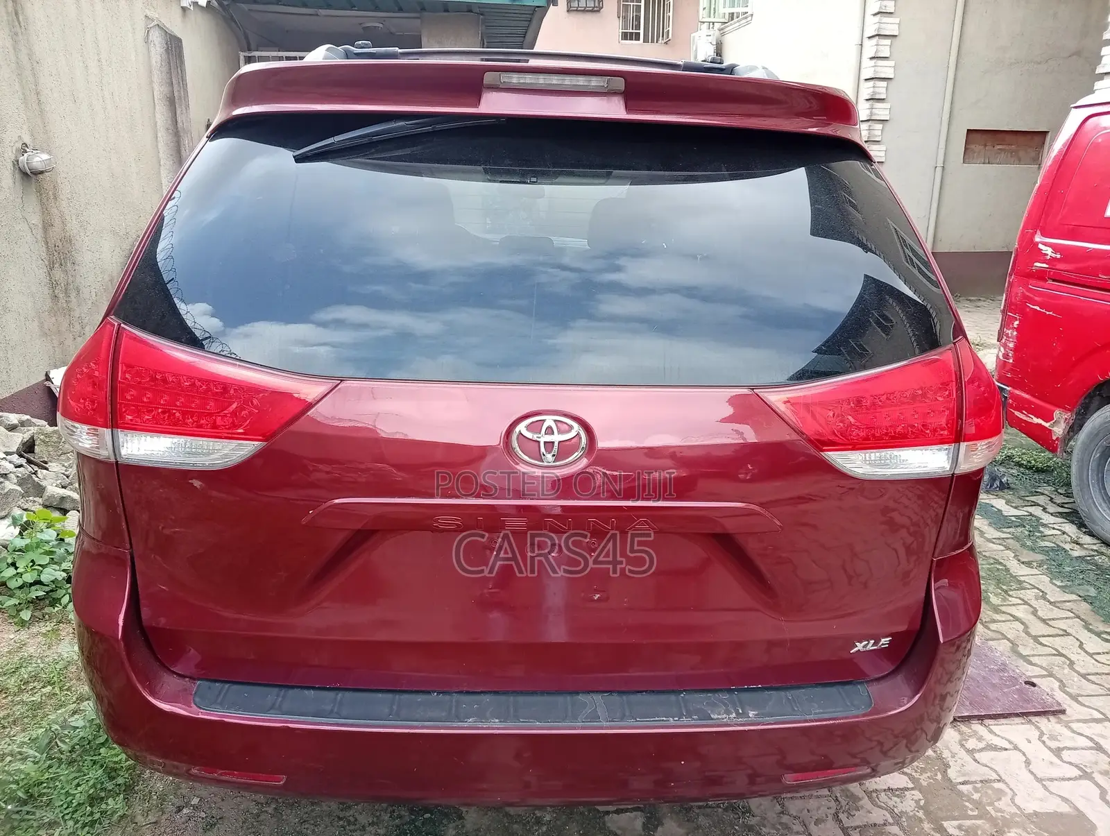 Toyota Sienna 2011 Red