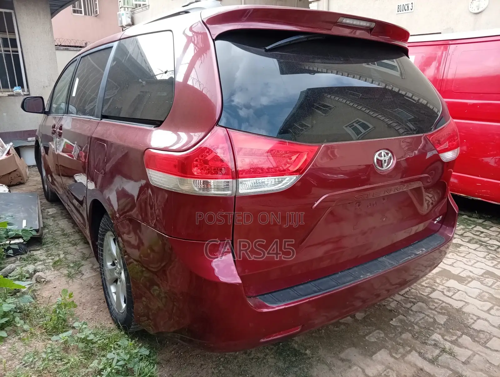 Toyota Sienna 2011 Red