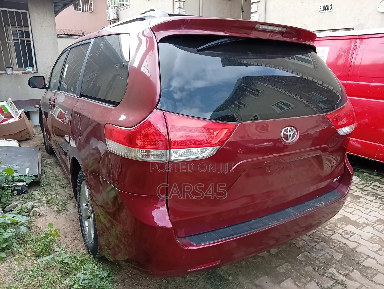 Toyota Sienna 2011 Red