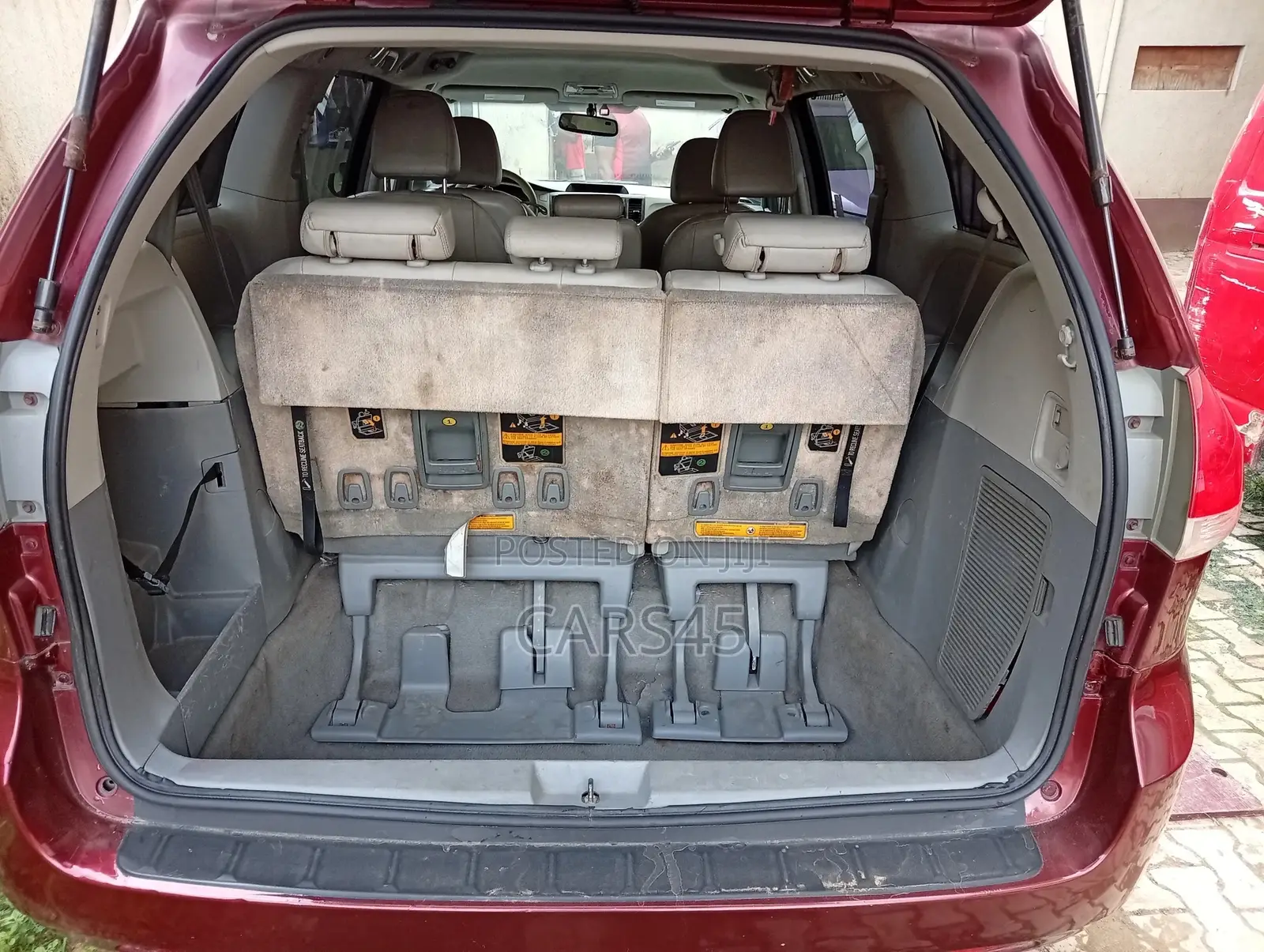 Toyota Sienna 2011 Red