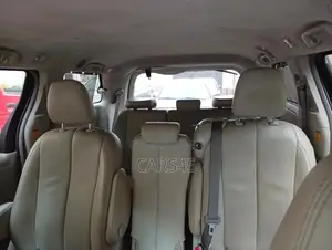 Toyota Sienna 2011 Red