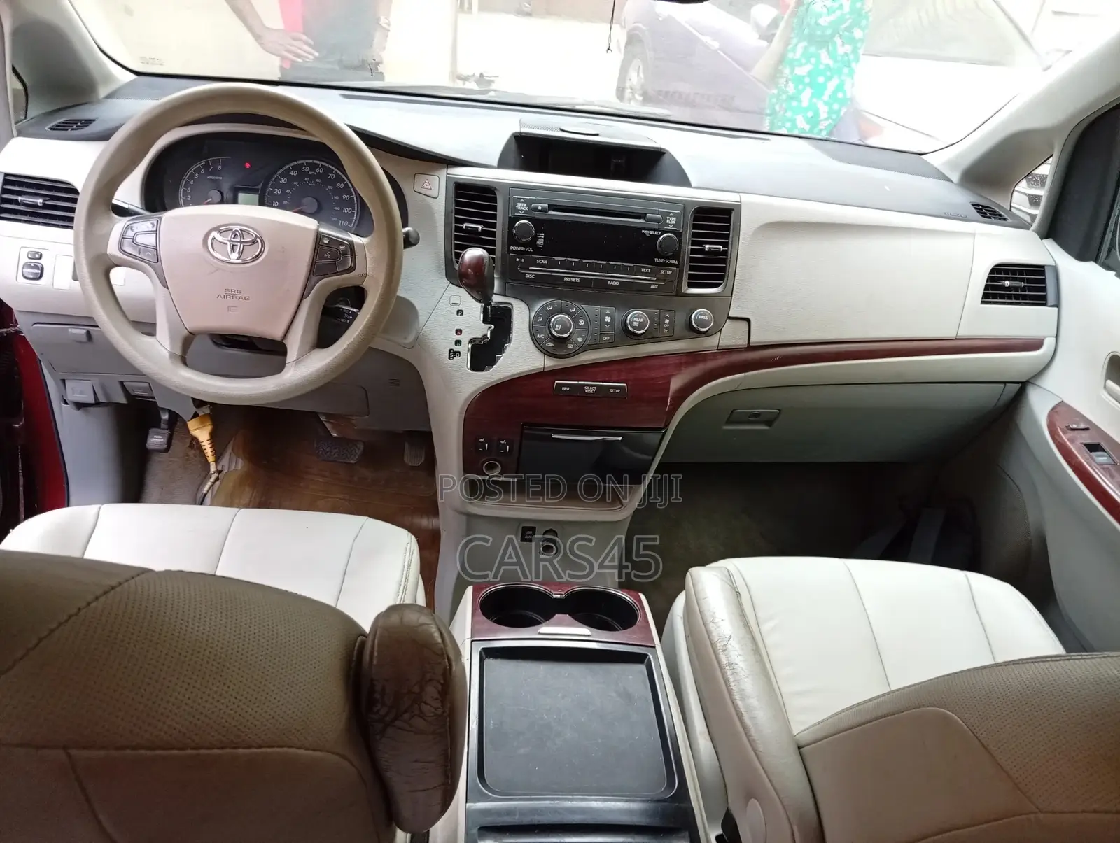 Toyota Sienna 2011 Red