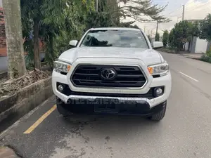 Toyota Tacoma SR5 2019 White