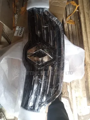 Front Grill for Renault. BRAND NEW.