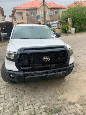 Toyota Tundra Limited 5.7L V8 4x4 Double Cab 6.6 ft. box 145.7 in. WB