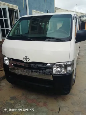 Toyota HiAce 2013 White