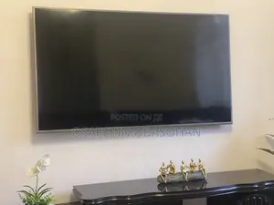 Neatly Used Samsung 55-Inch QLED Q70 Series Smart TV