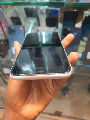 Apple iPhone XR 128 GB White