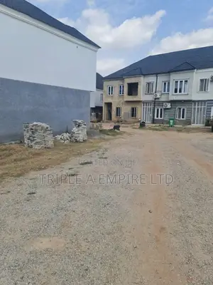 2bdrm Townhouse/Terrace in Karmo, Idu Industrial for sale