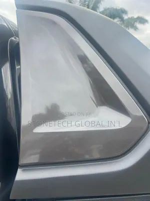 HILUX Fibre Spoiler Chrome