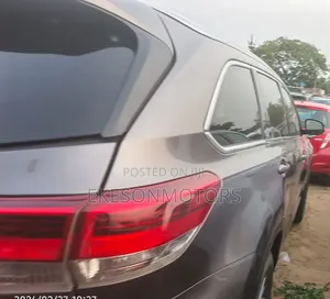 Toyota Highlander XLE 4x4 V6 (3.5L 6cyl 8A) 2018 Gray