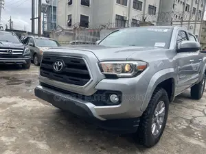 Toyota Tacoma SR5 2017 Silver
