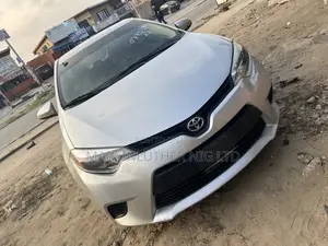 Toyota Corolla LE 4dr Sedan (1.8L 4cyl CVT) 2014 Silver