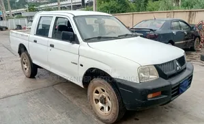 Mitsubishi L200 1998 White