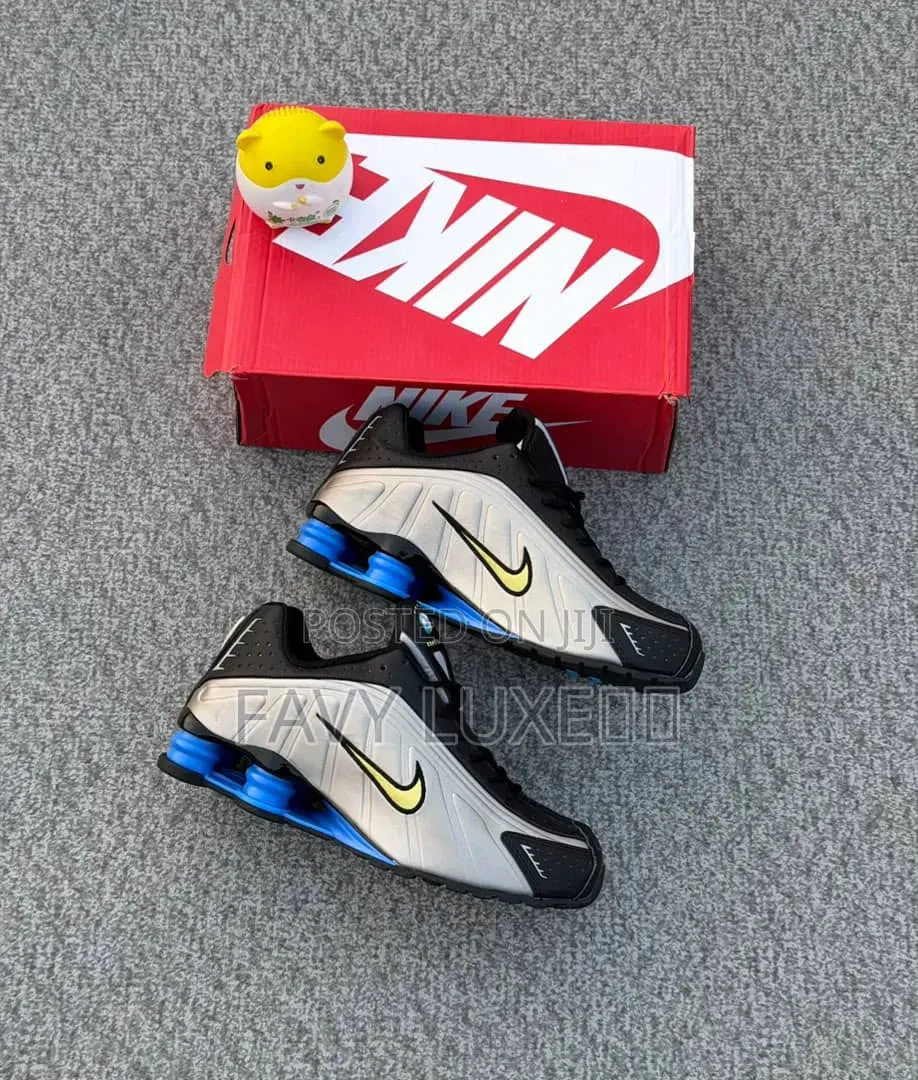 Nike Cushion-Lug Sneakers.
