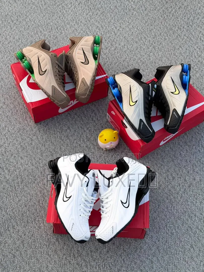 Nike Cushion-Lug Sneakers.