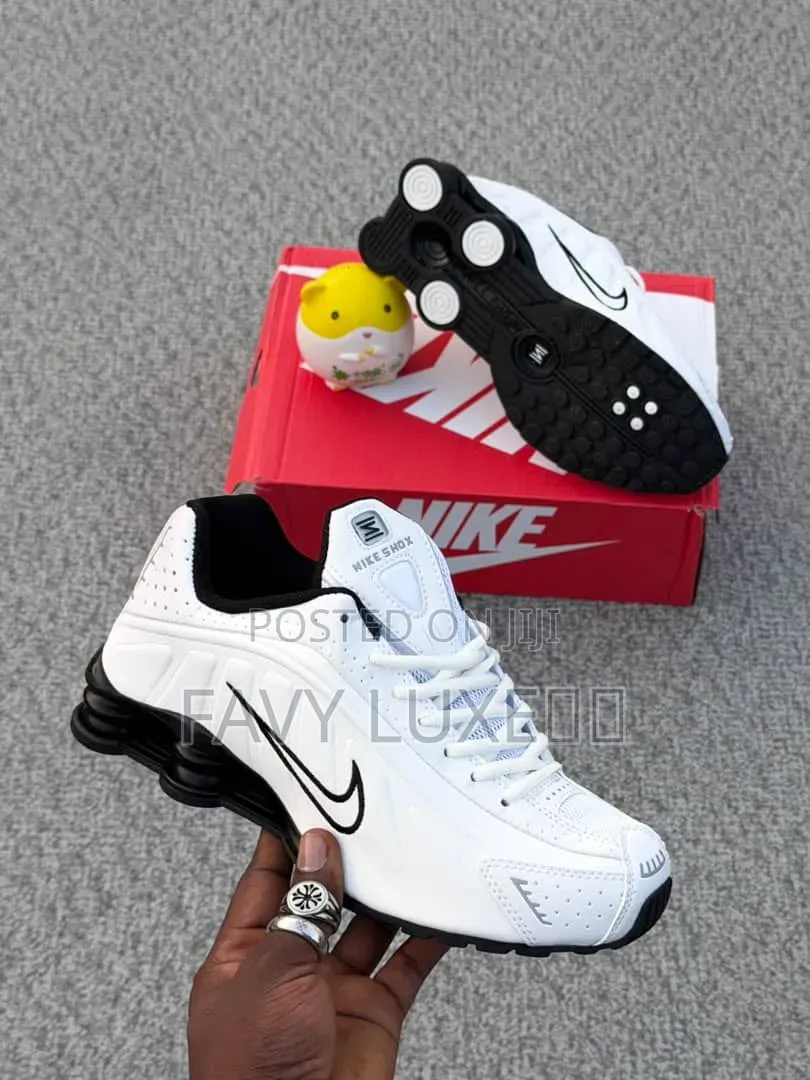 Nike Cushion-Lug Sneakers.