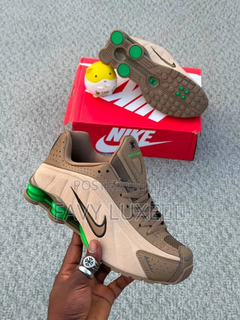 Nike Cushion-Lug Sneakers.