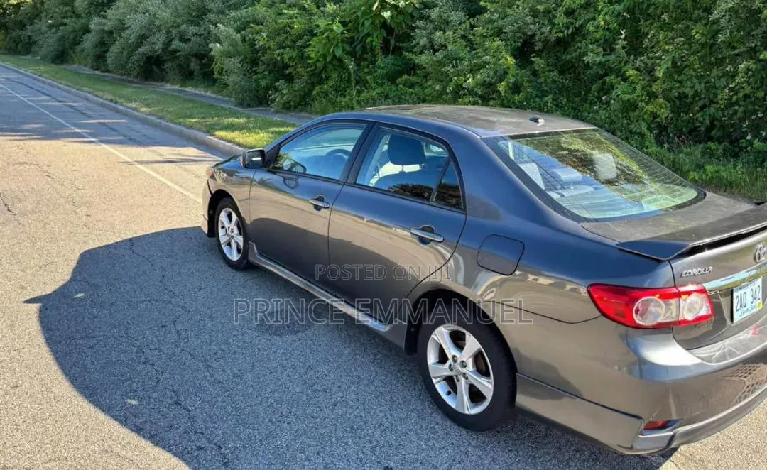 Toyota Corolla 2012 Gray