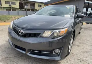 Toyota Camry SE 4dr Sedan (2.5L 4cyl 6A) 2012 Gray