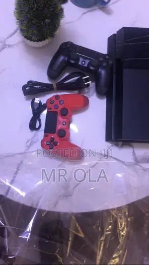 PS4 Game Console