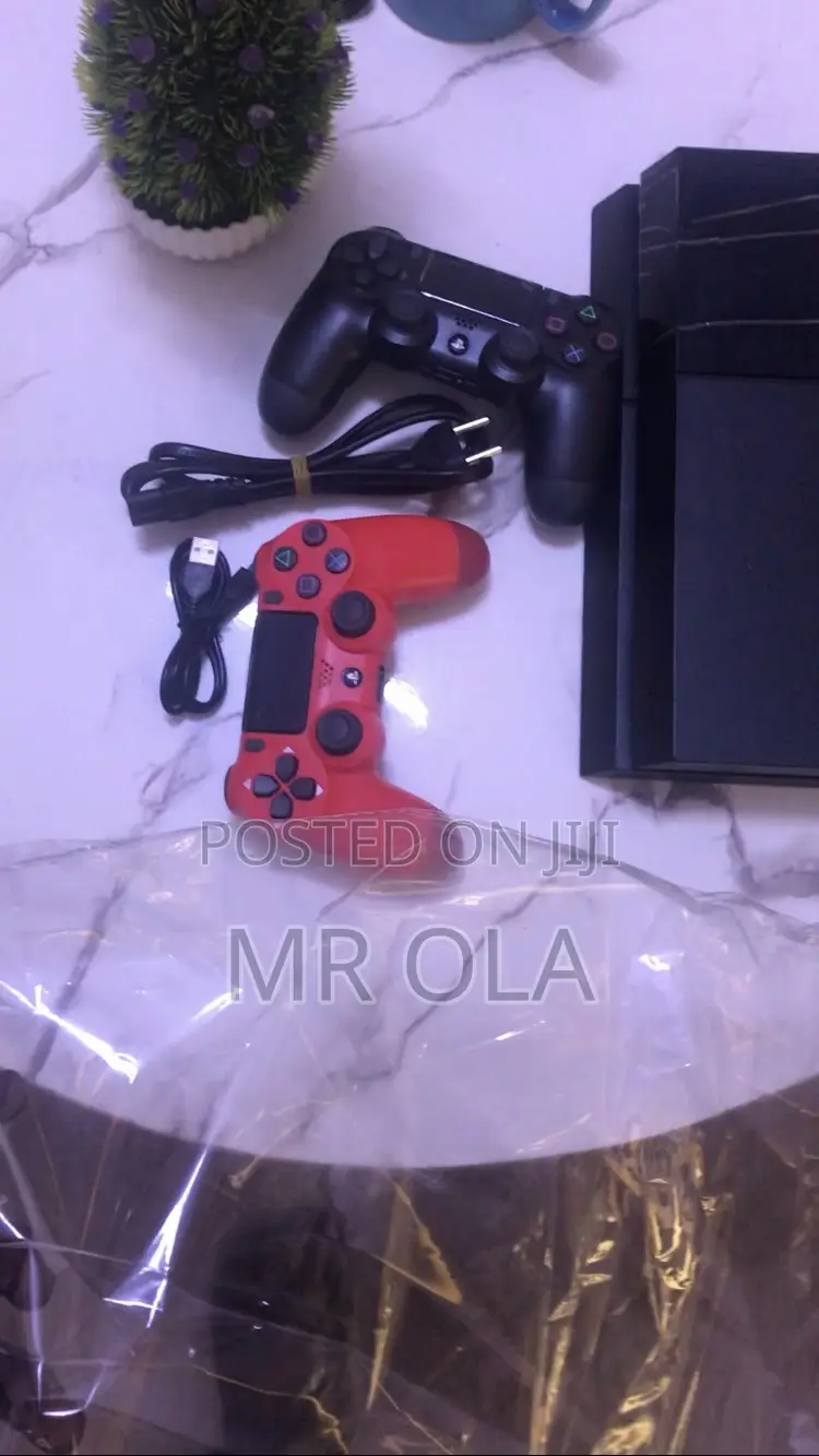 PS4 Game Console