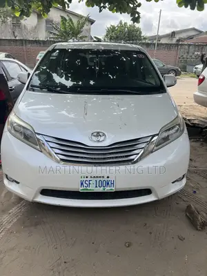 Toyota Sienna Limited Premium 7 Passenger (3.5L 6cyl 8A) 2016 White